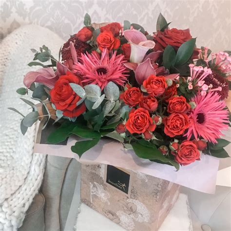 Interflora (@InterfloraUK) .